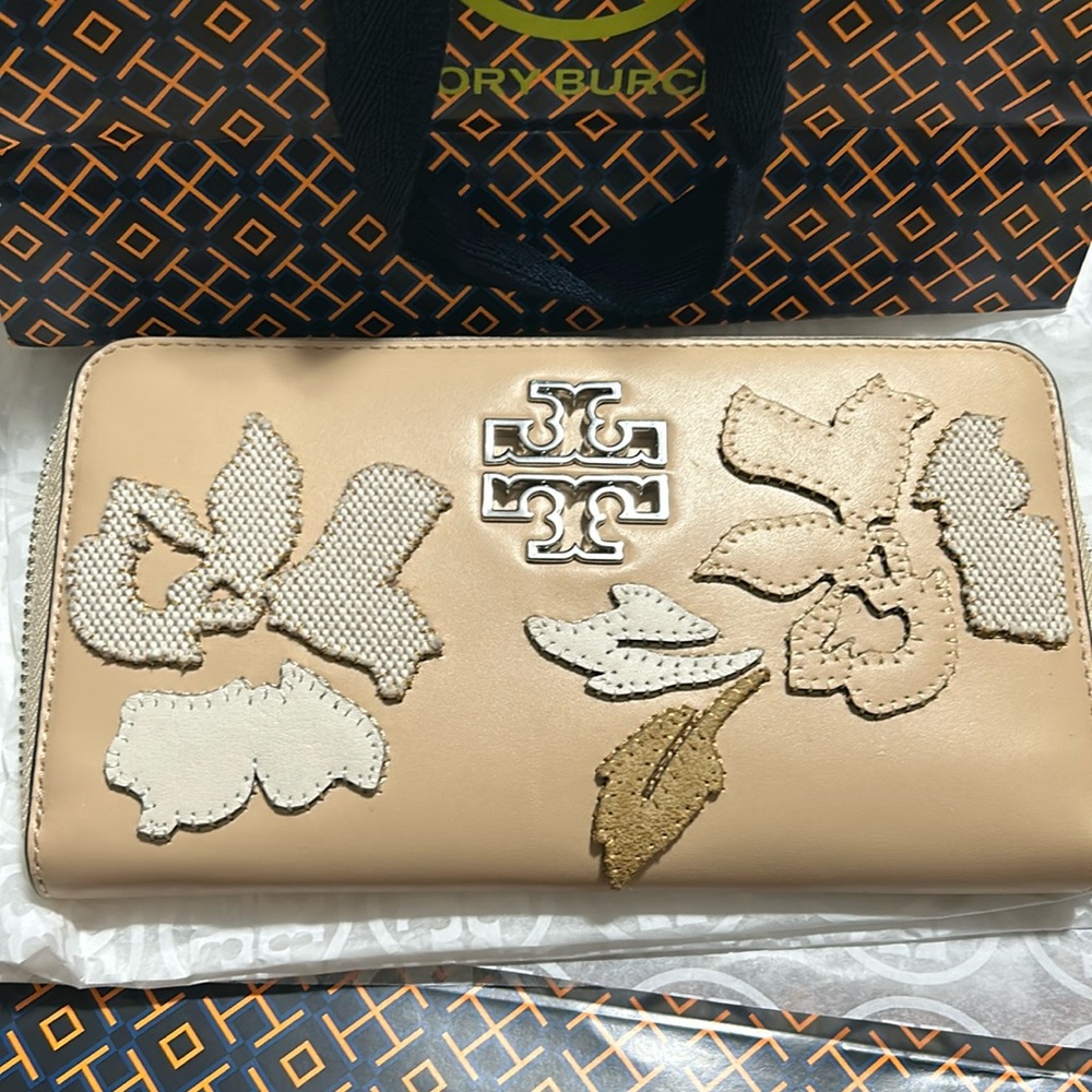 tory burch britten floral applique wallet